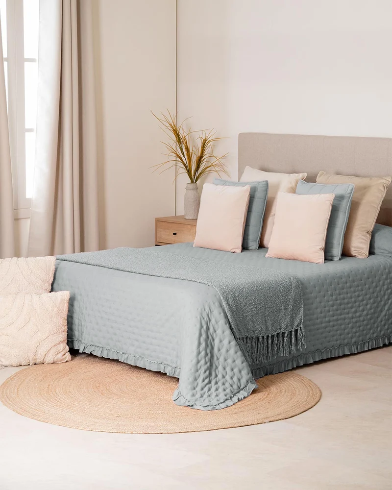 Colcha perforada azul keike
