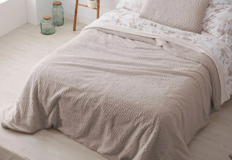 Conjunto de Invierno Sábanas Coralina de Flores y Edredón Sherpa Borreguito