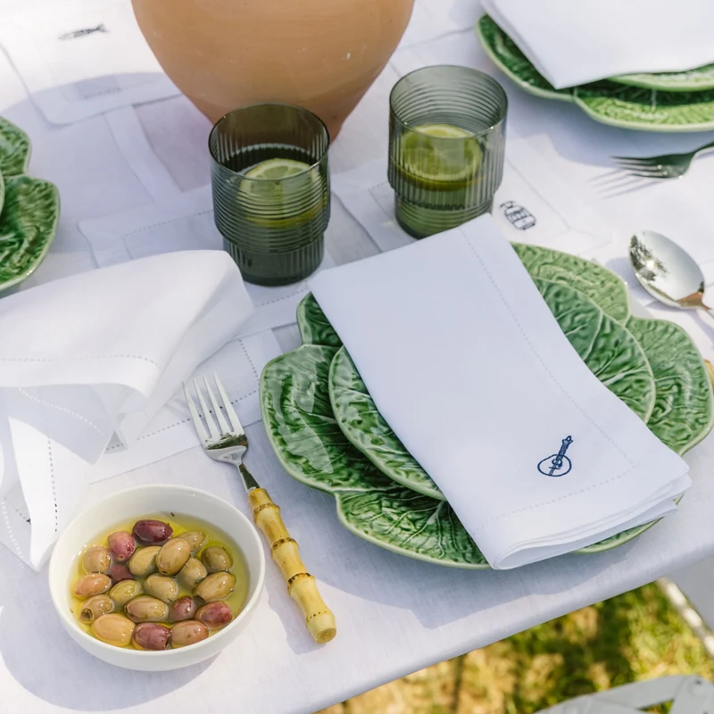 Roupa de mesa Mafra, em algodão, com motivos inspirados em Portugal bordados