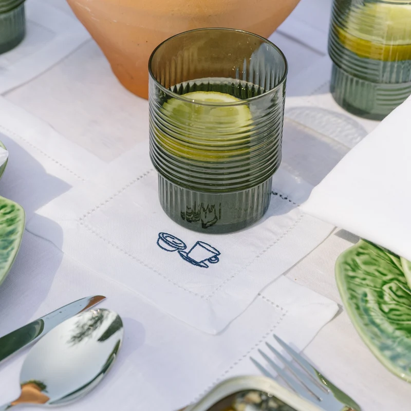 Roupa de mesa Mafra, em algodão, com motivos inspirados em Portugal bordados