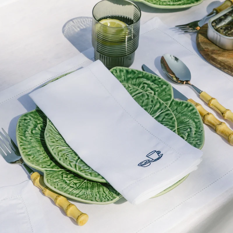 Roupa de mesa Mafra, em algodão, com motivos inspirados em Portugal bordados