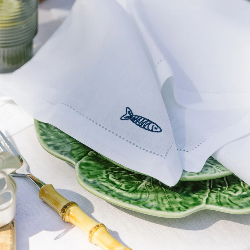 Roupa de mesa Mafra, em algodão, com motivos inspirados em Portugal bordados