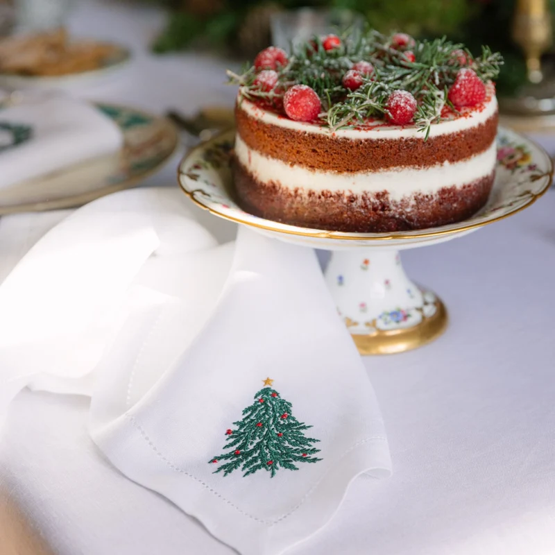 Roupa de mesa Mafra, em linho, com árvore e coroa de Natal bordadas