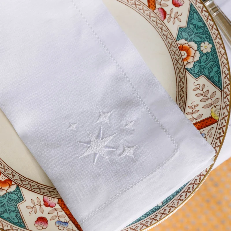 Roupa de mesa Mafra, em algodão, com estrelas bordadas