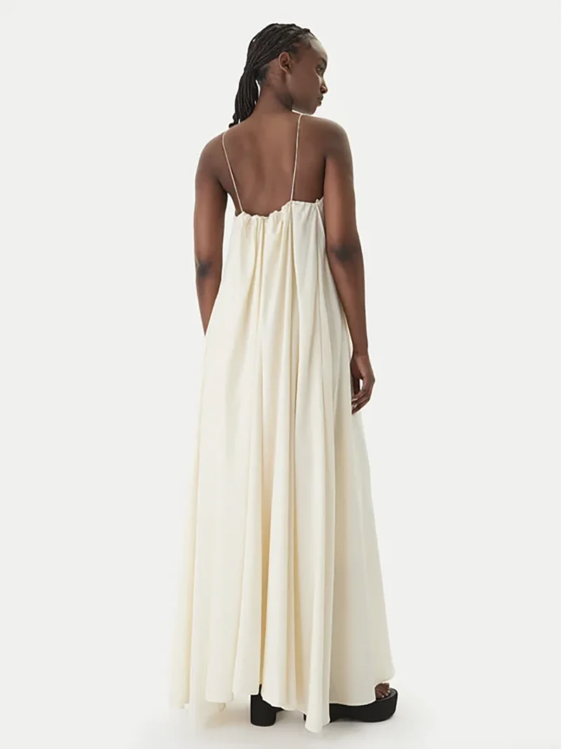Vestido Con Tirantes Finos Y Escote Pico