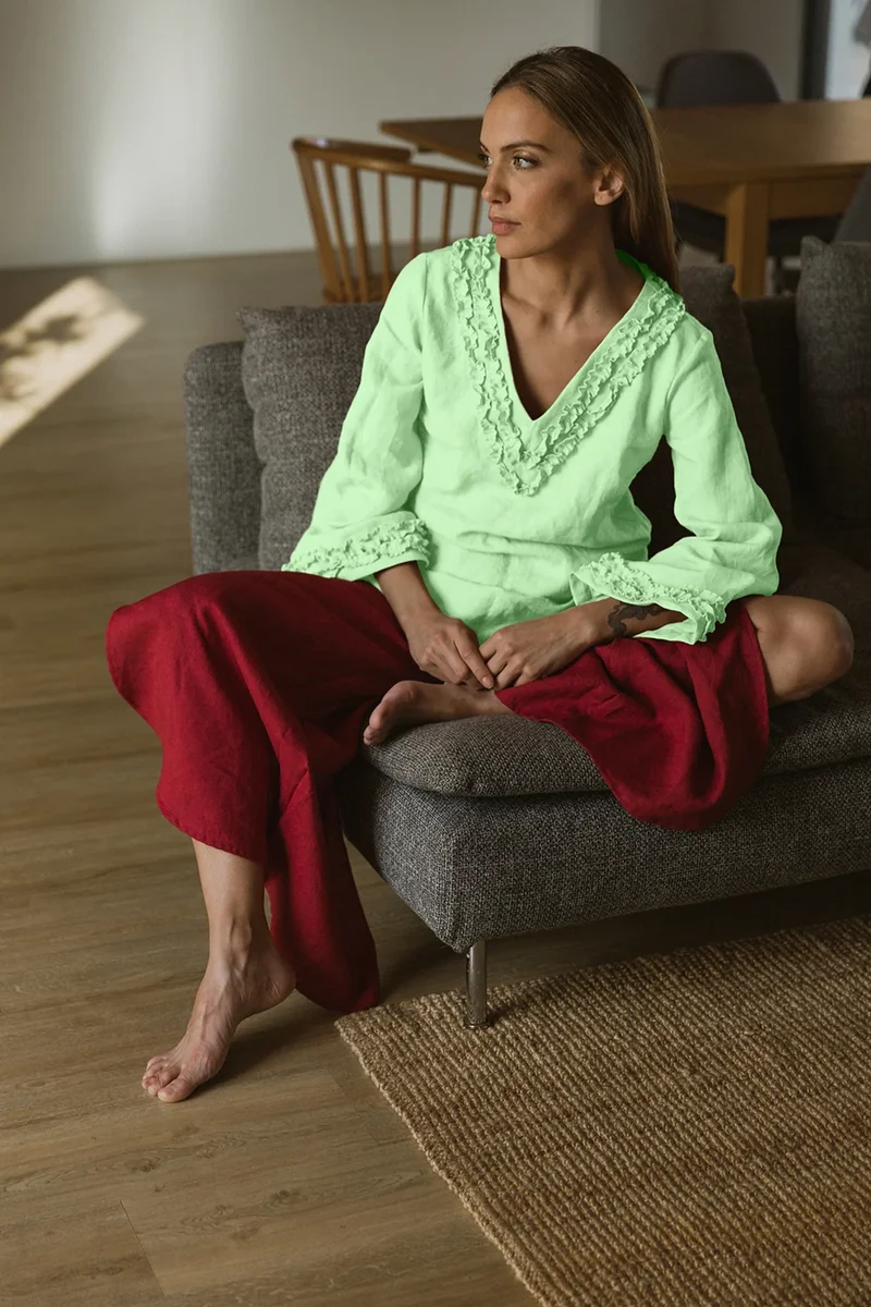 Camisón corto con mangas largas y mini volantes de lino verde menta - Sara