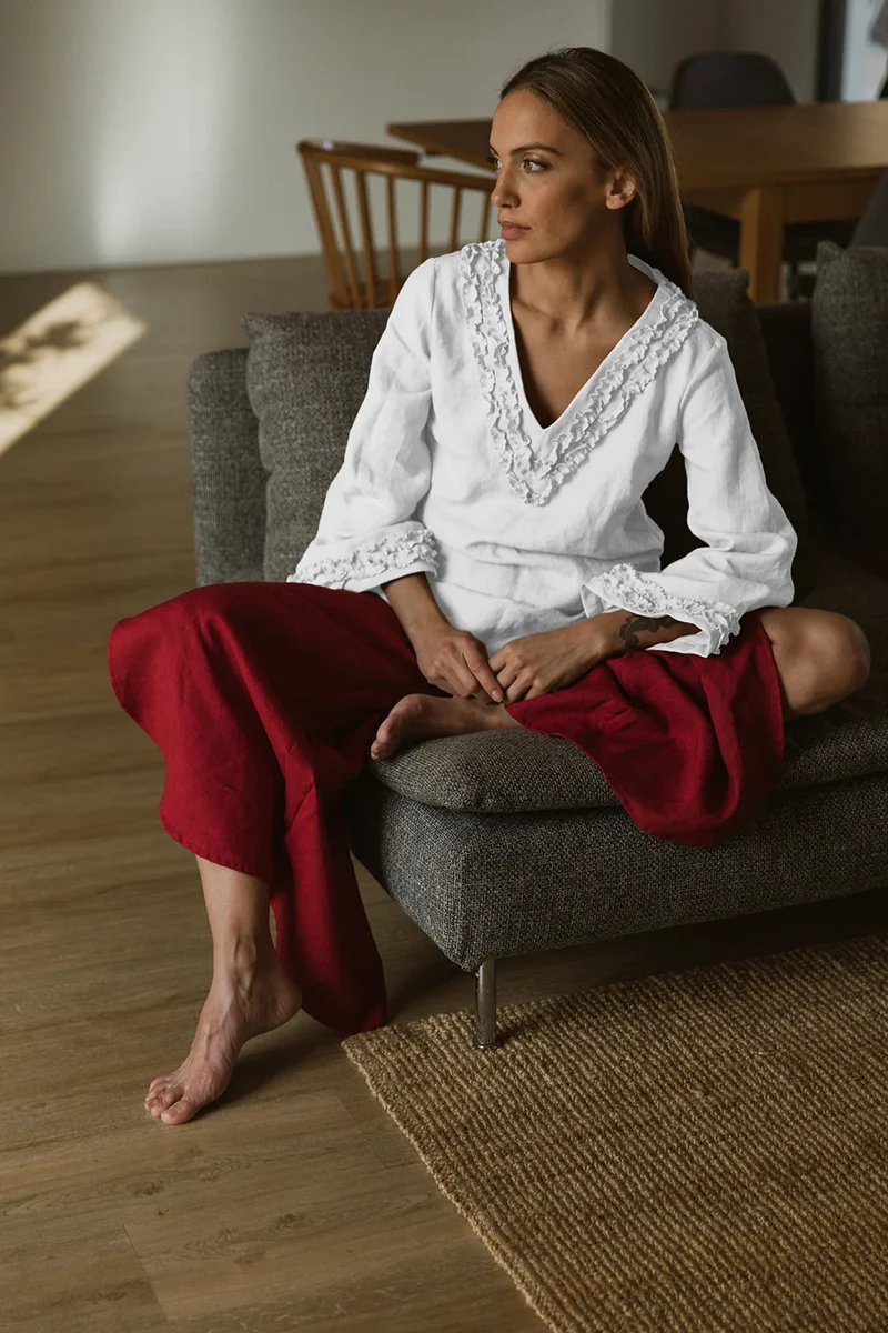 Camisón corto con mangas largas y mini volantes de lino blanco óptico - Sara