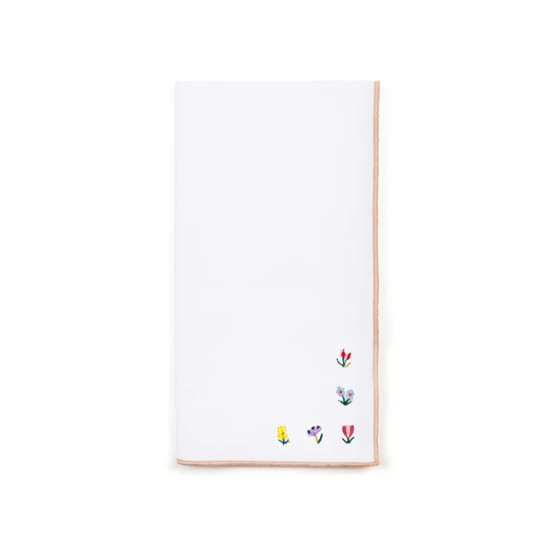 Roupa de mesa Nazaré branco, em algodão, com flores bordadas