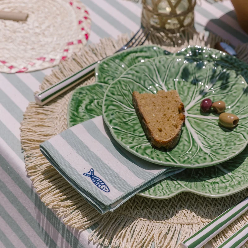 Roupa de mesa Barra, em algodão, com motivos inspirados em Portugal bordados