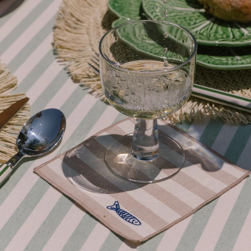 Roupa de mesa Barra, em algodão, com motivos inspirados em Portugal bordados