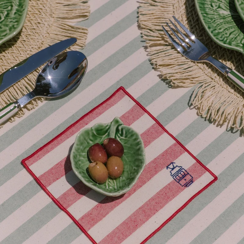 Roupa de mesa Barra, em algodão, com motivos inspirados em Portugal bordados