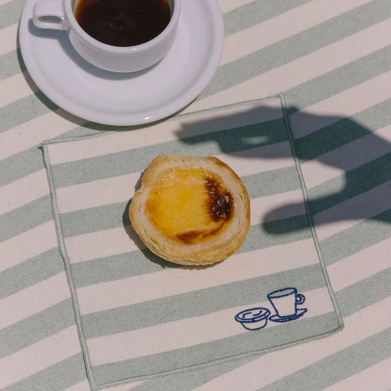 Roupa de mesa Barra, em algodão, com motivos inspirados em Portugal bordados