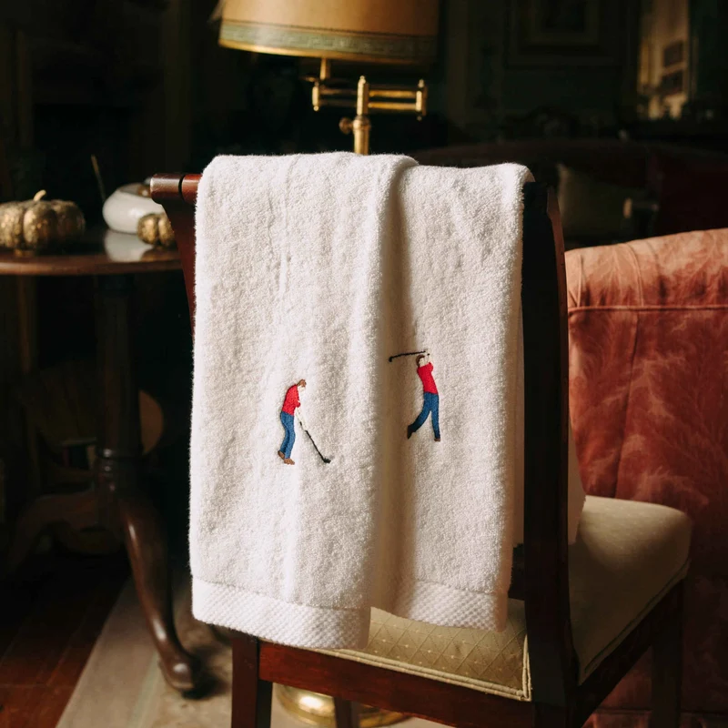 Toalhas de banho Luxus brancas, em algodão, com desportistas retro bordados