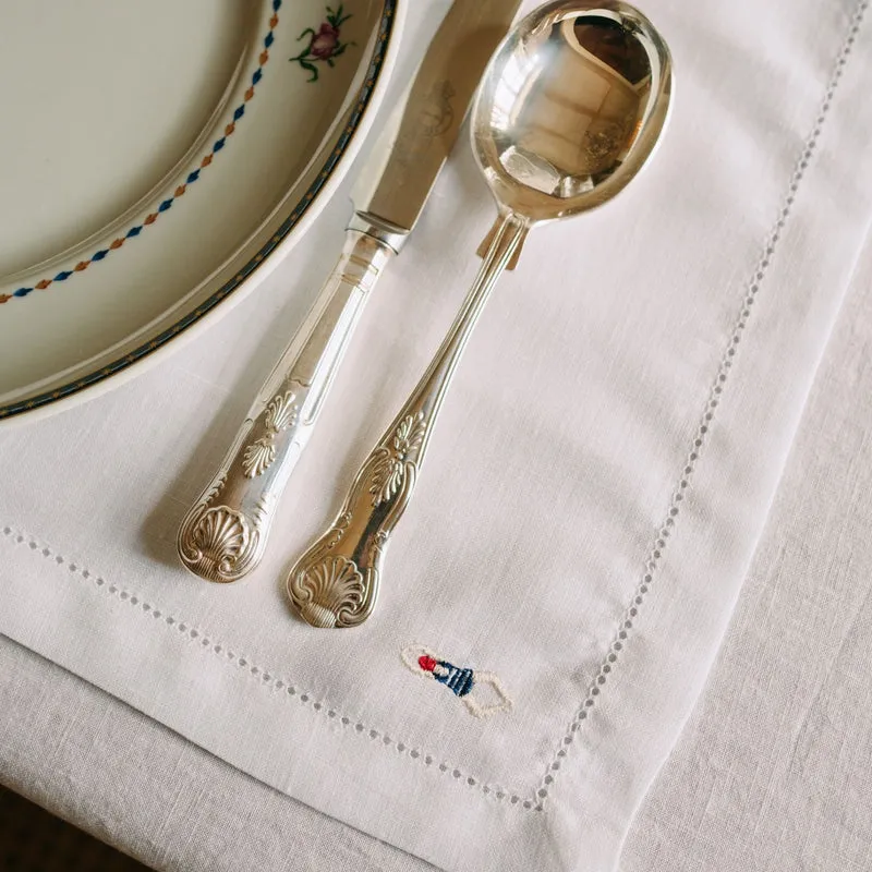 Roupa de mesa Mafra, em linho, com desportistas retro bordados