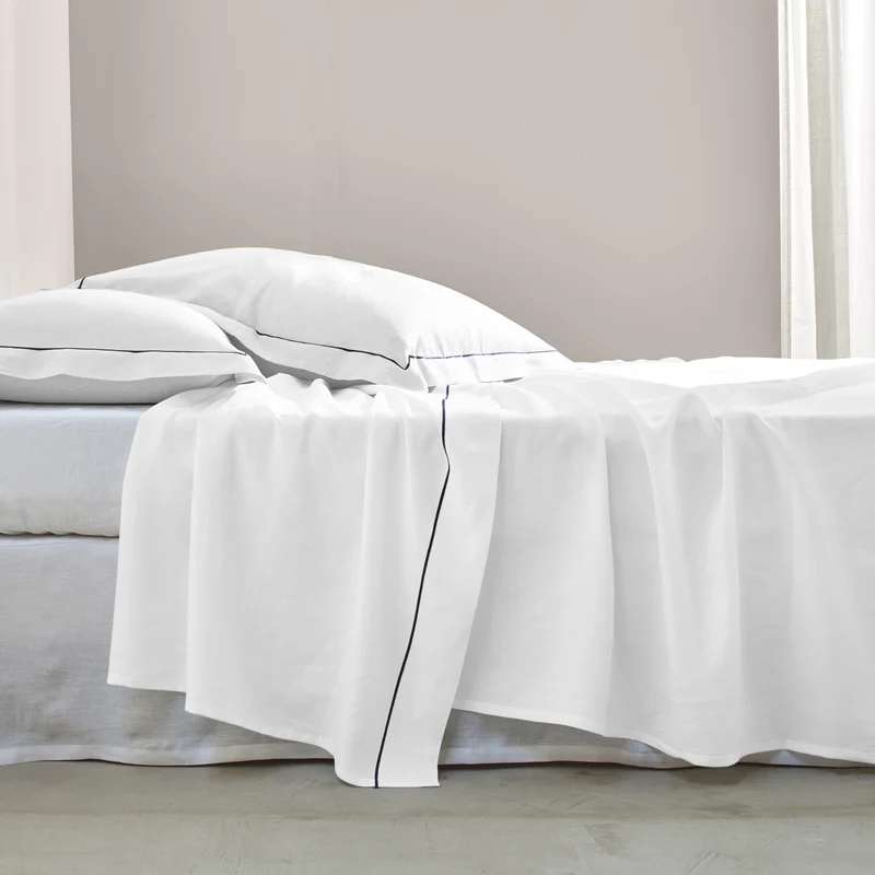 Sábana plana borde con bordado bourdon en lino blanco óptico