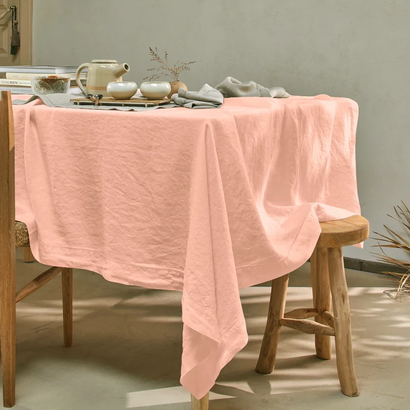 Mantel rectangular con vainica de lino rosa