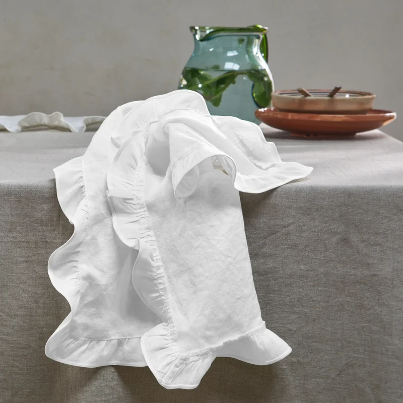 Servilletas de mesa con volantes de lino lavado en blanco óptico