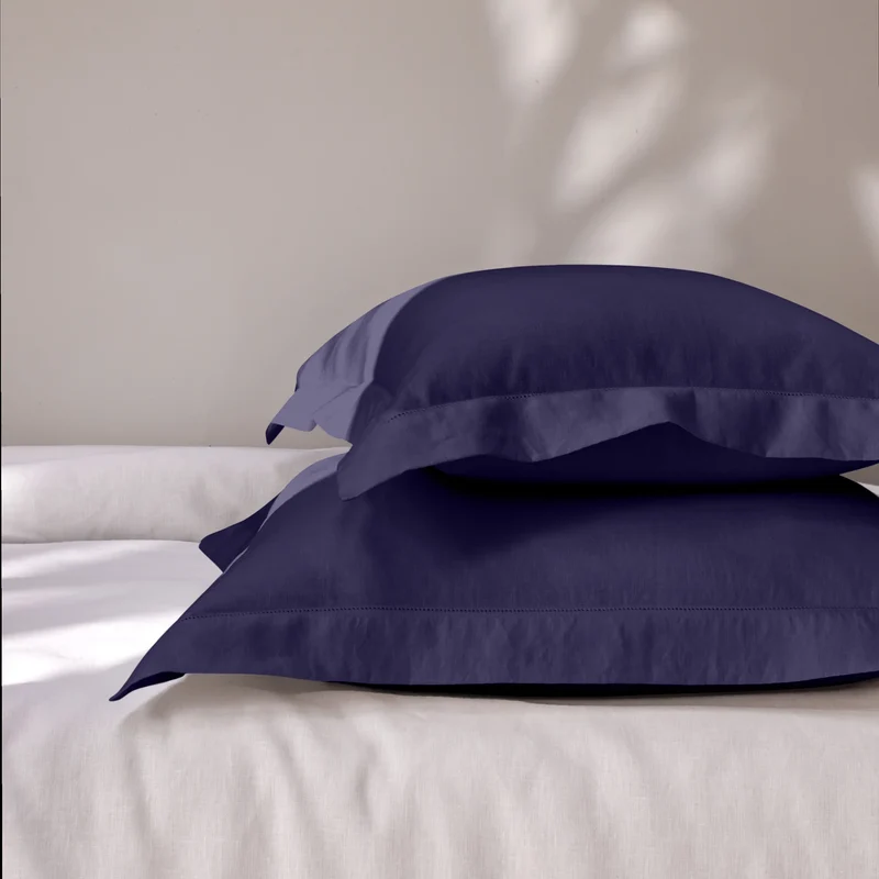 Par de fundas de almohada con bordes planos bordados con vainica en lino azul noche