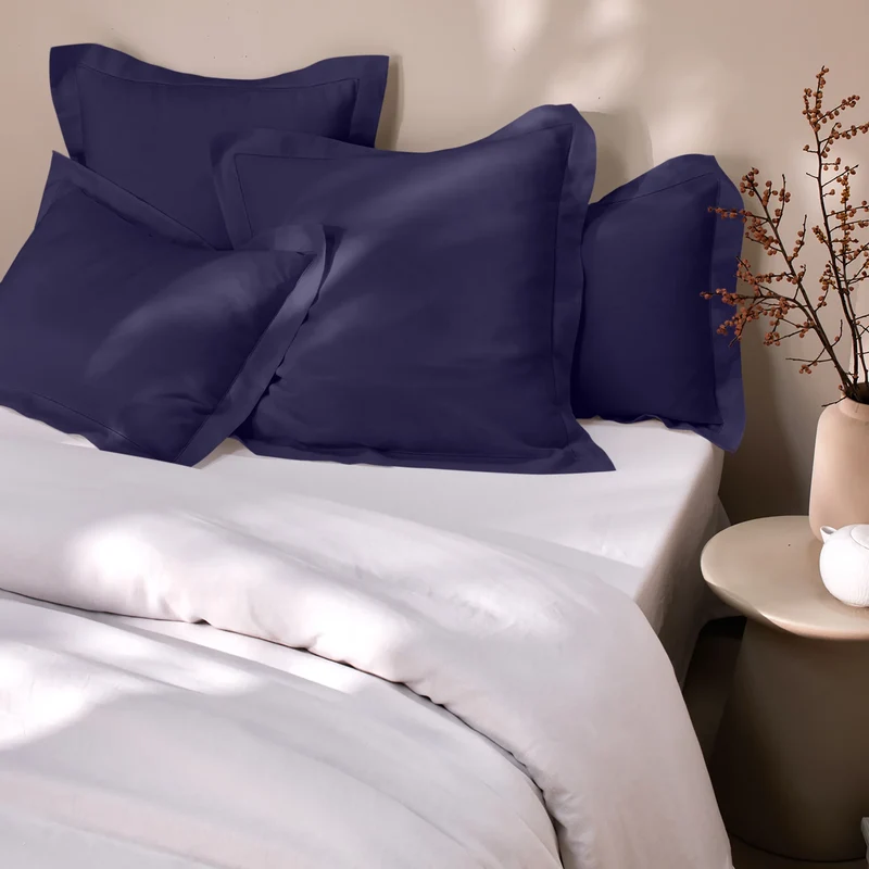 Par de fundas de almohada con bordes planos bordados con vainica en lino azul noche