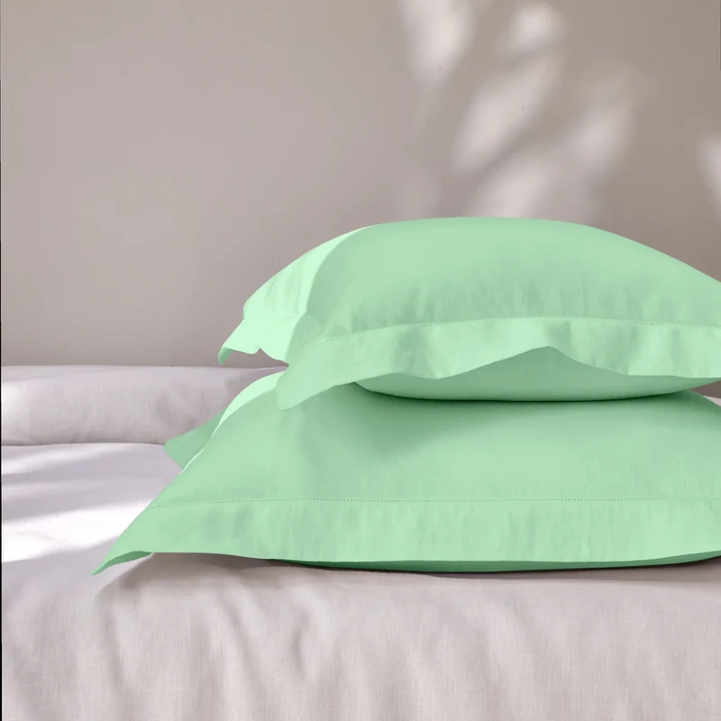 Par de fundas de almohada con bordes planos bordados con vainica en lino verde menta