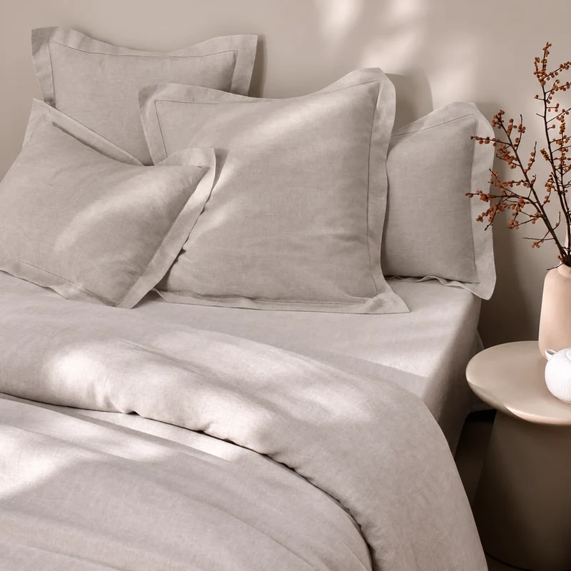 Par de fundas de almohada con bordes planos bordados con vainica en lino beige natural