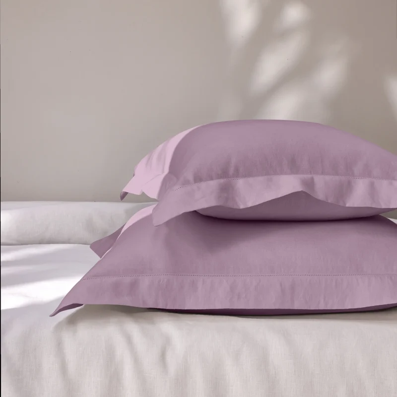 Par de fundas de almohada con bordes planos bordados con vainica en lino lila
