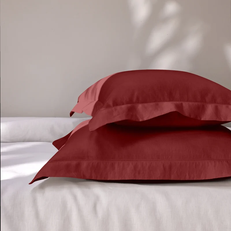Par de fundas de almohada con bordes planos bordados con vainica en lino ladrillo