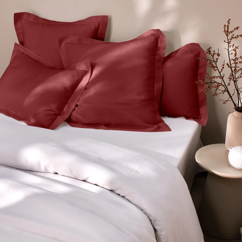Par de fundas de almohada con bordes planos bordados con vainica en lino ladrillo