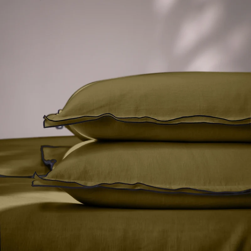 Lote de 2 fundas de almohada con borde tipo bourdon en lino verde oliva