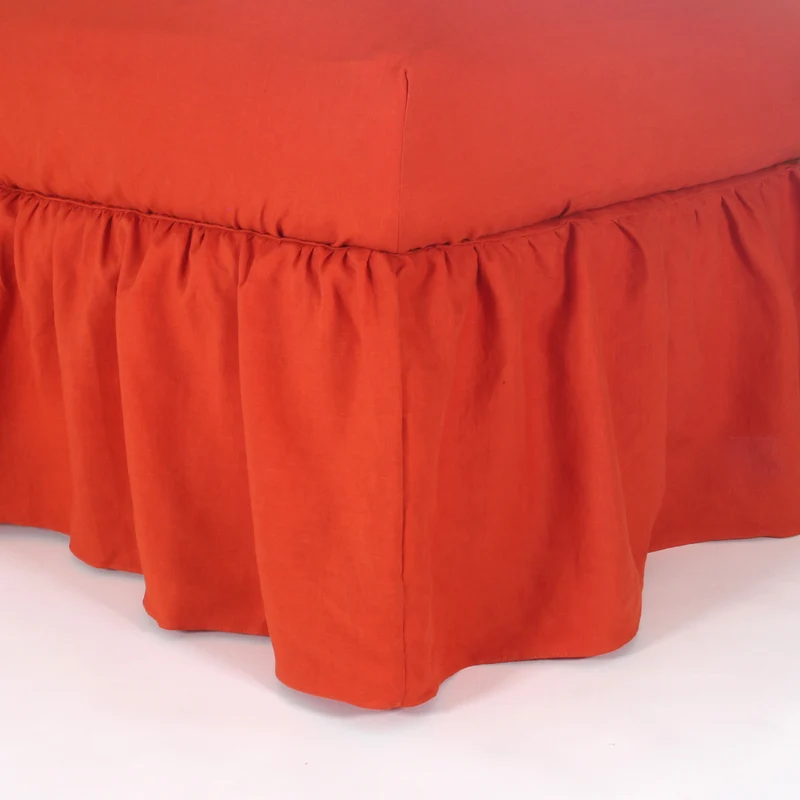 Cubre-sommier con frunces de lino coral