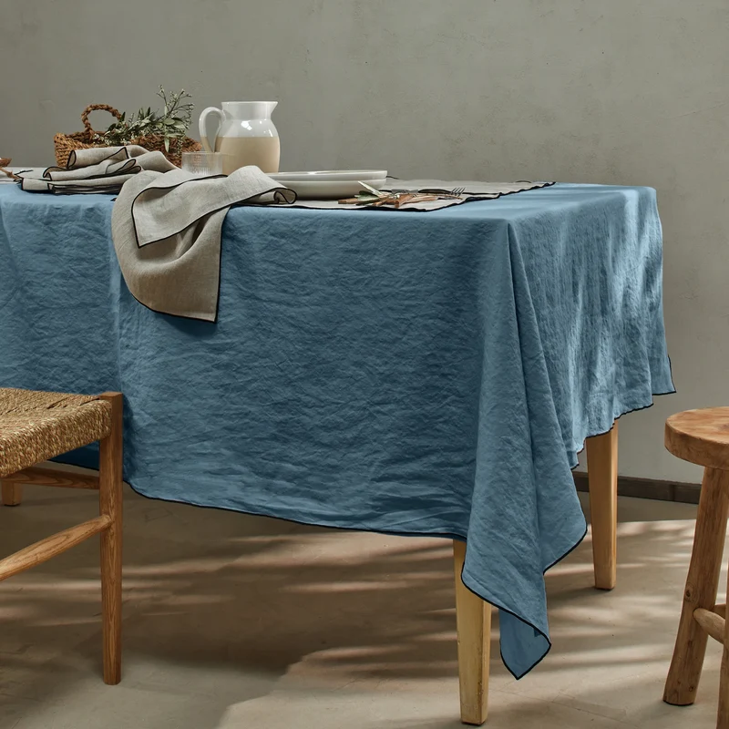 Mantel rectangular con bourdon de lino lavado azul francés