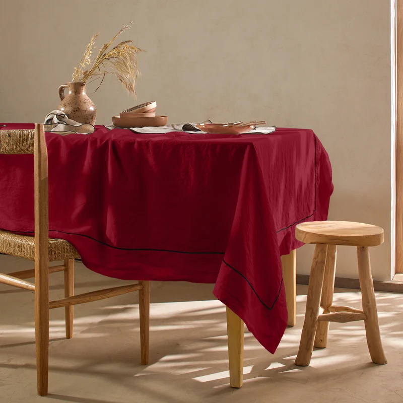 Mantel rectangular con borde bourdon de lino lavado burdeos