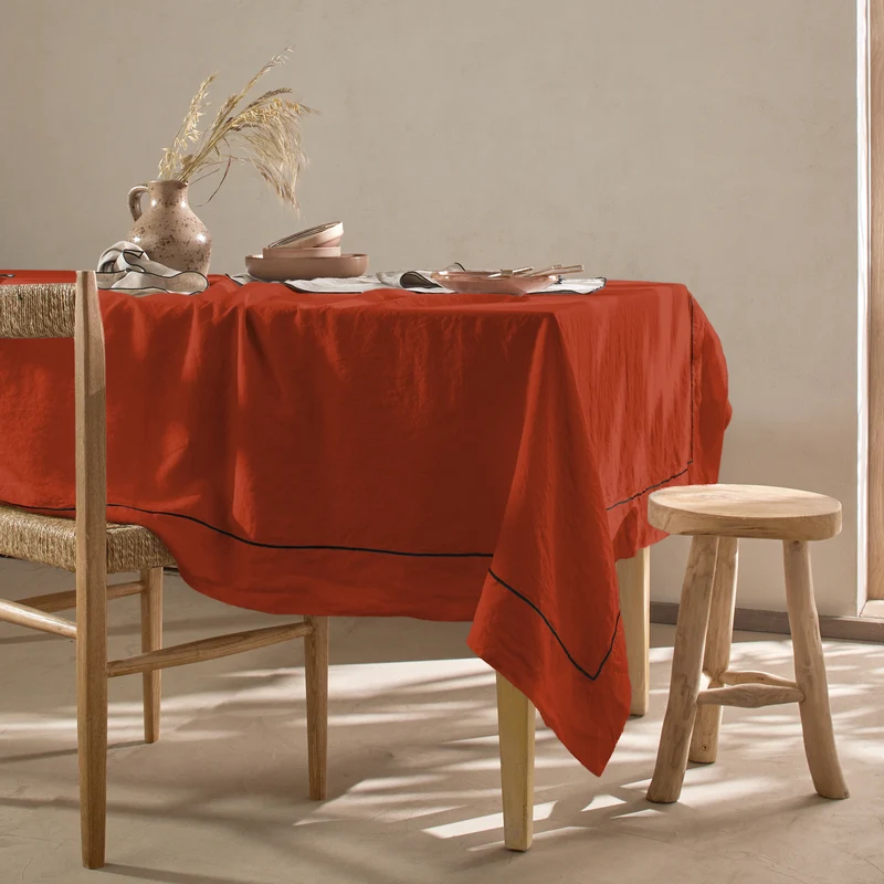 Mantel rectangular con borde bourdon de lino lavado coral