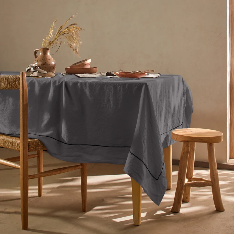 Mantel rectangular con borde bourdon de lino lavado gris plomo