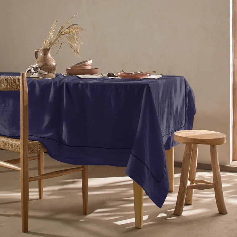 Mantel rectangular con borde bourdon de lino lavado azul noche