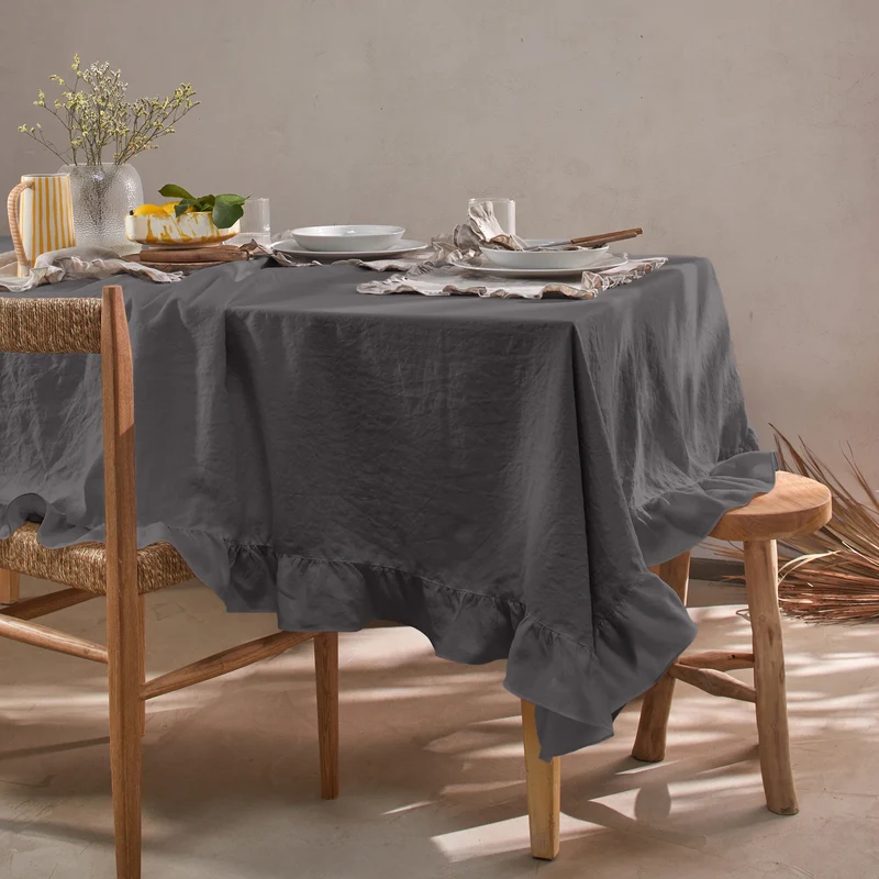 Mantel rectangular con volante en lino lavado gris plomo