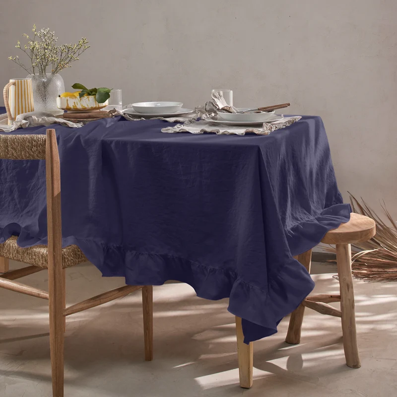 Mantel rectangular con volante en lino lavado azul noche