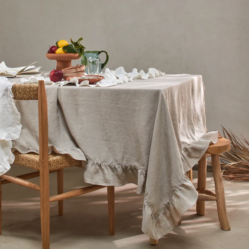 Mantel rectangular con volante en lino lavado natural