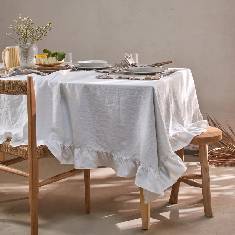 Mantel rectangular con volante en lino lavado marfil