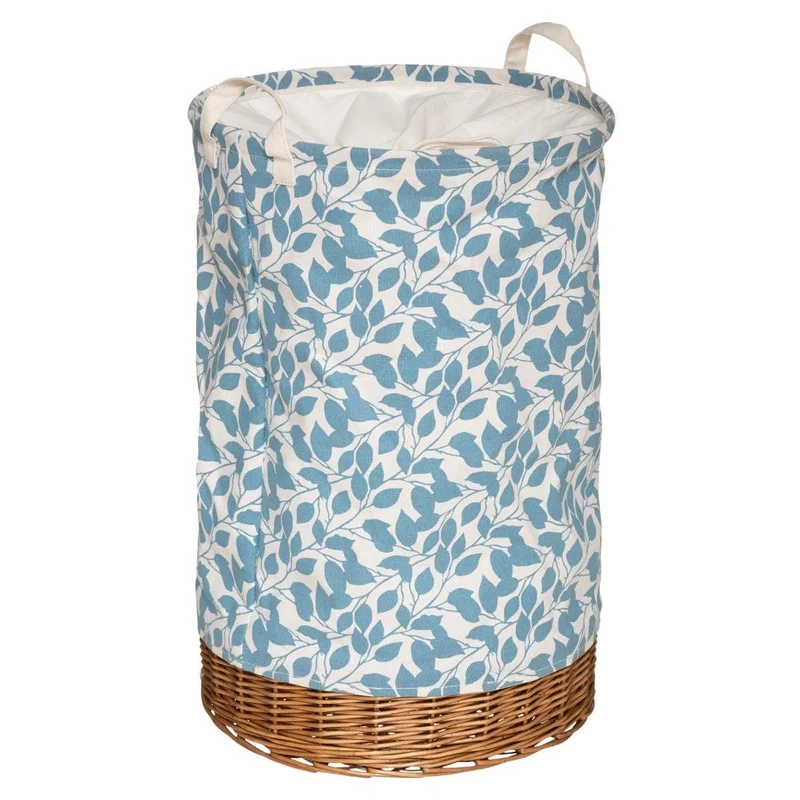 Cesta redonda para ropa de mimbre y tela floral.