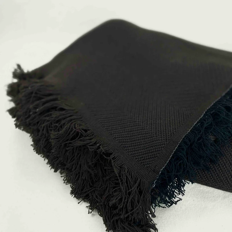Colcha verano multiusos para sofá o cama. Color marrón oscuro.