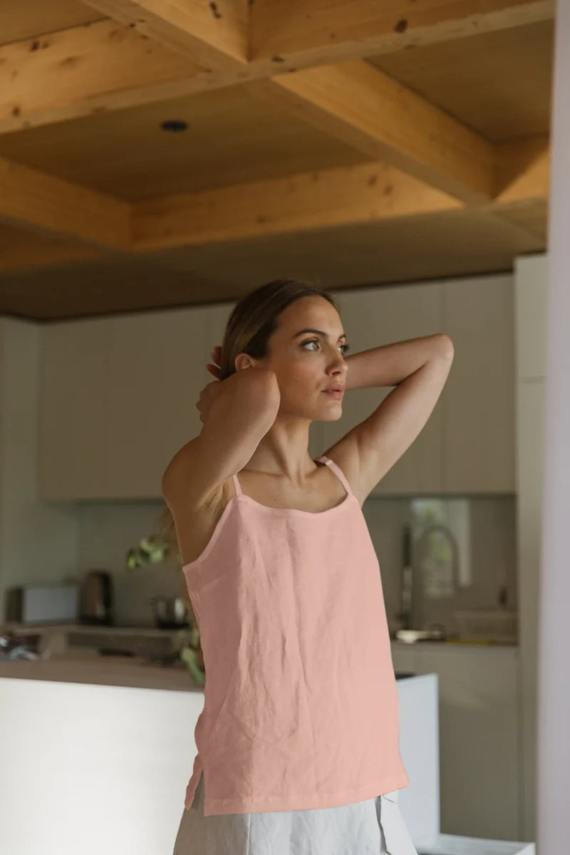 Camisón corto con tirantes en lino lavado rosa - Mariane
