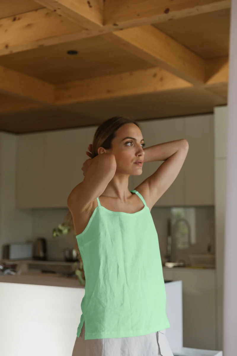 Camisón corto con tirantes en lino lavado verde menta - Mariane
