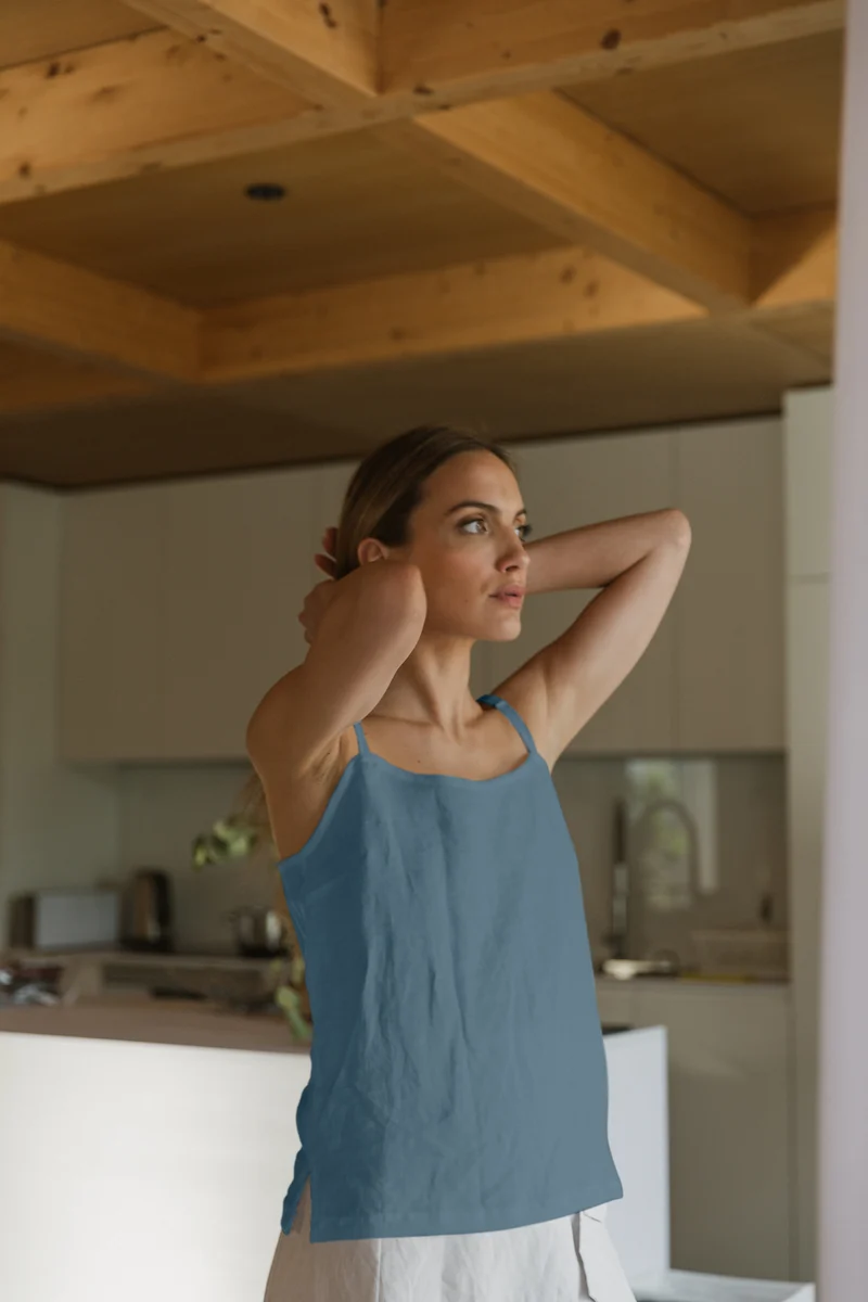 Camisón corto con tirantes en lino lavado azul francés - Mariane