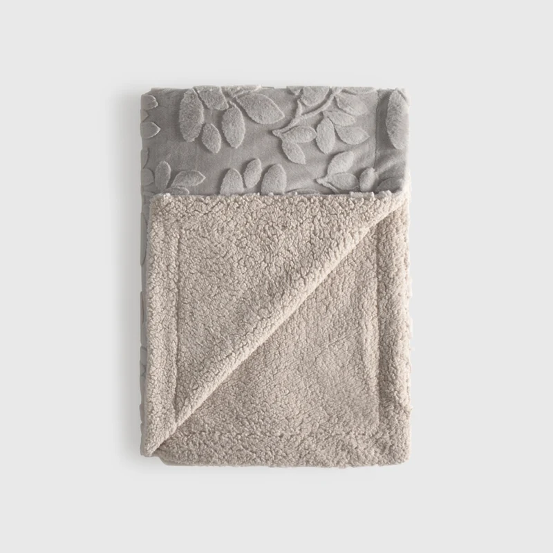 Manta para sofá pelo corto flores en relieve Rama
