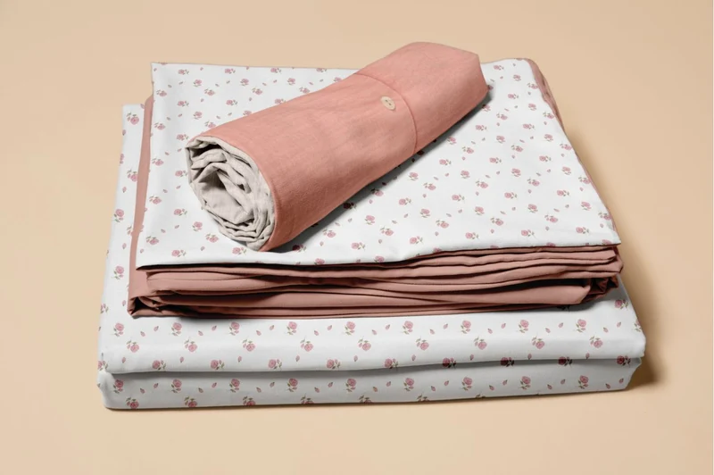Pack : Funda nórdica Coquette rosa + basic pink bajera + regalo pijama gasa rosa