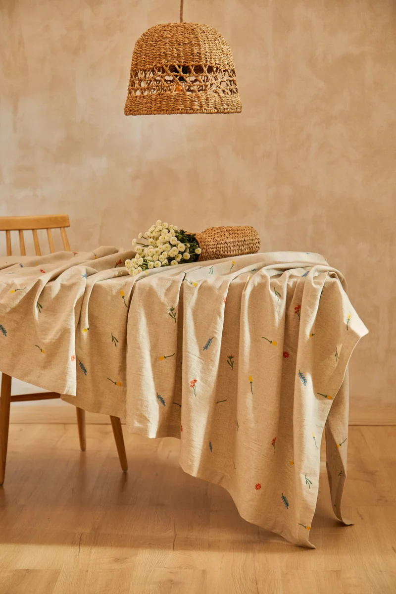 Mantel de lino crudo bordado Spring