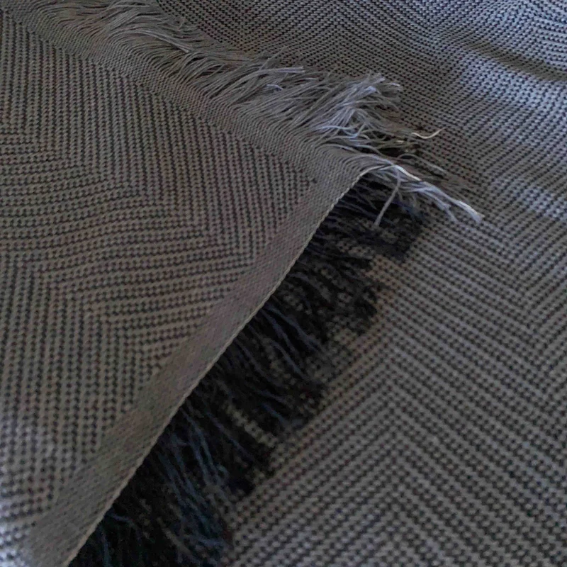 Manta sofá gris oscuro para el verano: frescura y comodidad a un precio irresistible.