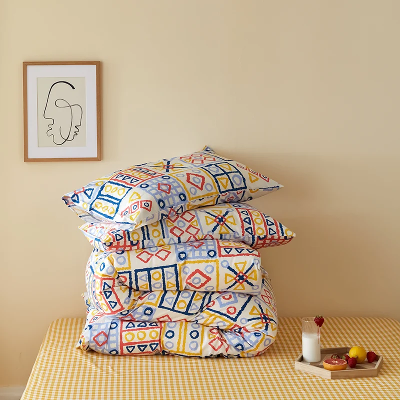 Bajera ajustable con estampado de cuadros blancos y amarillos. 200 TC