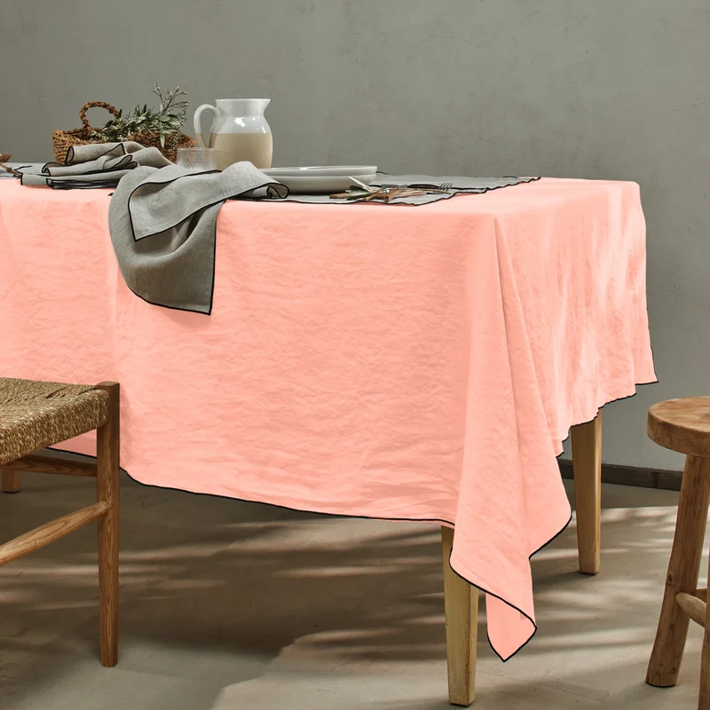 Mantel rectangular con bourdon de lino lavado rosa